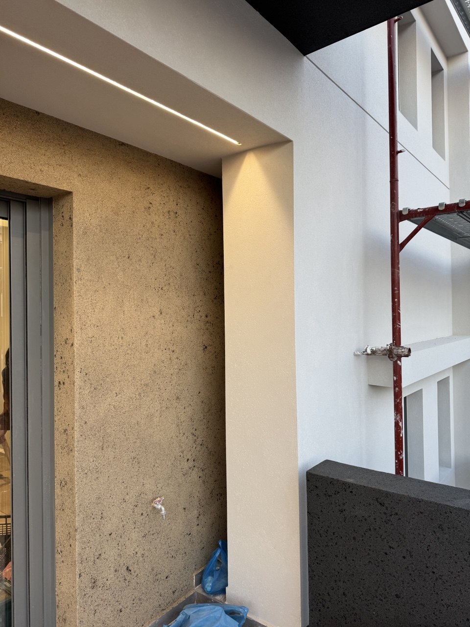 Premium decorative coating with granite effect